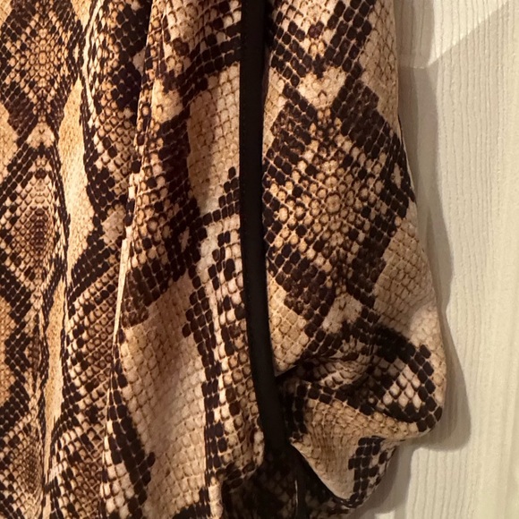 Cato Size Medium Snake Skin Peek a boo sleeve top w/ black trim on arms & collar - Picture 4 of 9